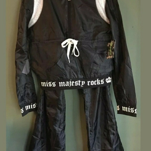 NEW One-Step 2-Piece Miss Majesty - Picture 4 of 4